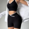 Ensemble d'exercices de gymnastique pour femmes, 2 pièces, combinaison de Yoga, Patchwork noir et blanc, haut à licou à la mode, short respirant taille haute